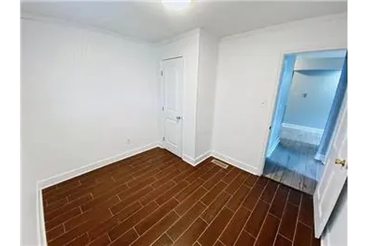 $1950 : Rental property with 3 bedro image 2