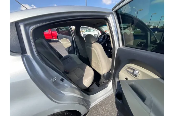2016 Rio LX image 8