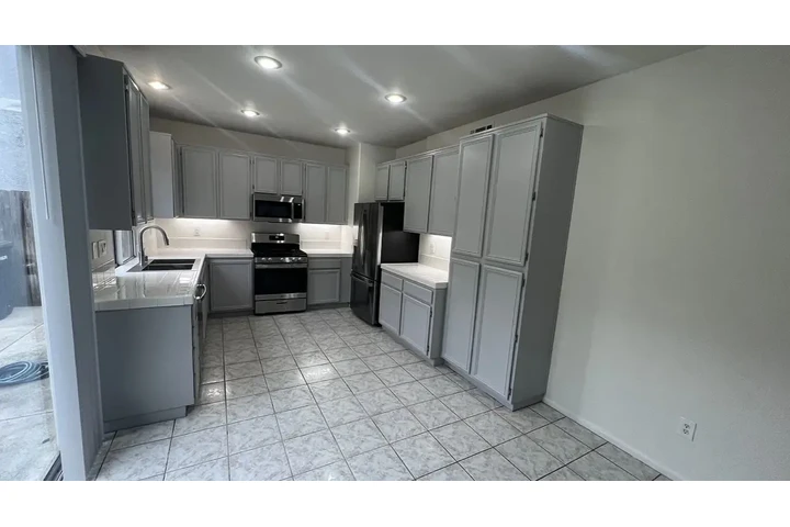 $1250 : 3  dormitorios y dos image 1