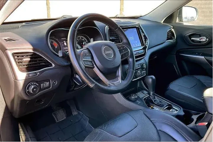 Jeep Cherokee 2019 4x4 Limit image 2