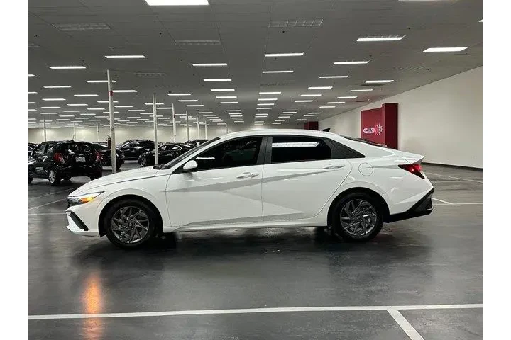 $19892 : Hyundai ELANTRA 2024 SEL 4dr image 10