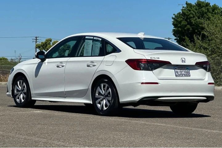 $24981 : Honda Civic 2024 LX 4dr Seda image 5