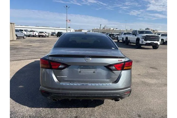 $27982 : Nissan Altima 2023 2.0 SR 4d image 6