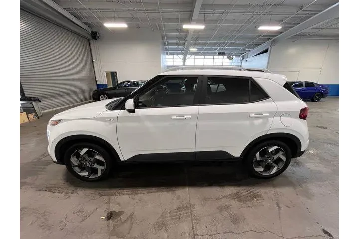 $14937 : Hyundai VENUE 2020 image 6