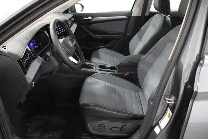 $25993 : Volkswagen Jetta 2025 SE 4dr image 3