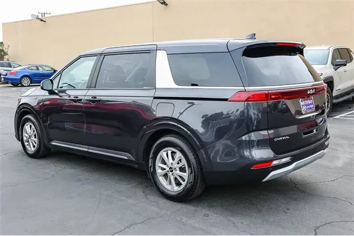 $29998 : Kia Carnival 2024 LX 4dr Min image 4