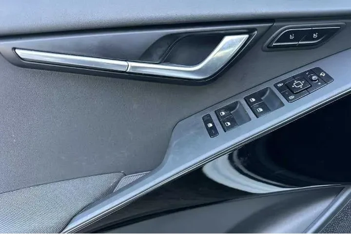 $22100 : Kia Niro EV 2023 Wave 4dr Cr image 10