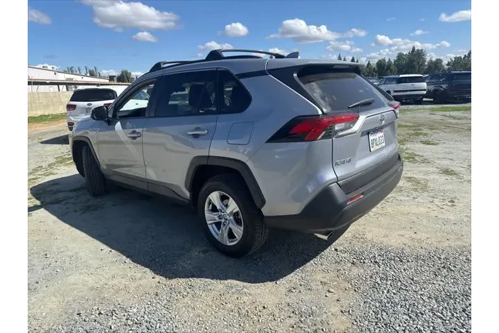 $18599 : Toyota RAV4 2020 XLE 4dr SUV image 7