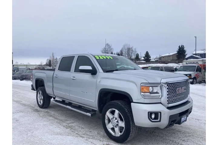 $33398 : 2015 GMC Sierra 2500HD Denali image 4