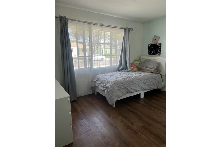 $760 : CUARTO CASA FAMILIAR/LAWNDALE image 1