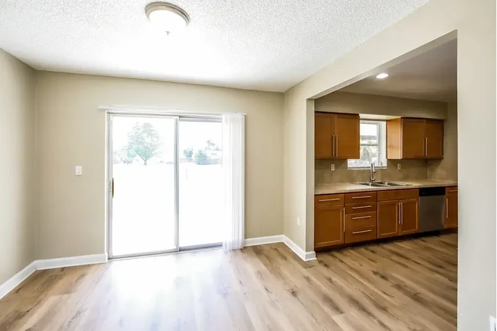 $2500 : 3 beds and 2 bath house image 1