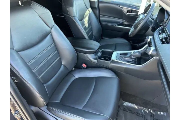 $28999 : Toyota RAV4 2022 XLE Premium image 10