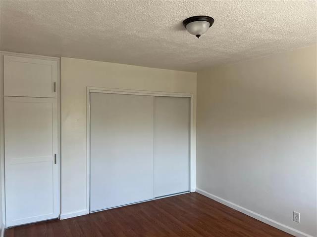 $1000 : 1Bd/ 1Bath gated apartment image 4