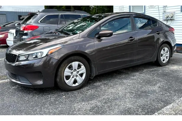 $9775 : 2017 Forte image 2