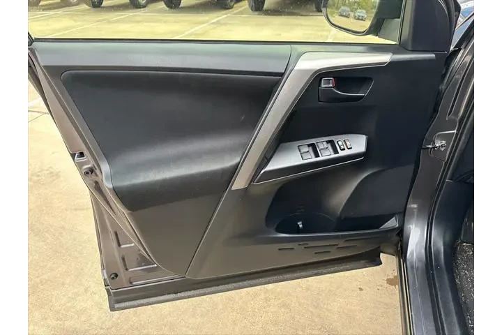 $14995 : Toyota RAV4 2017 LE 4dr SUV image 8