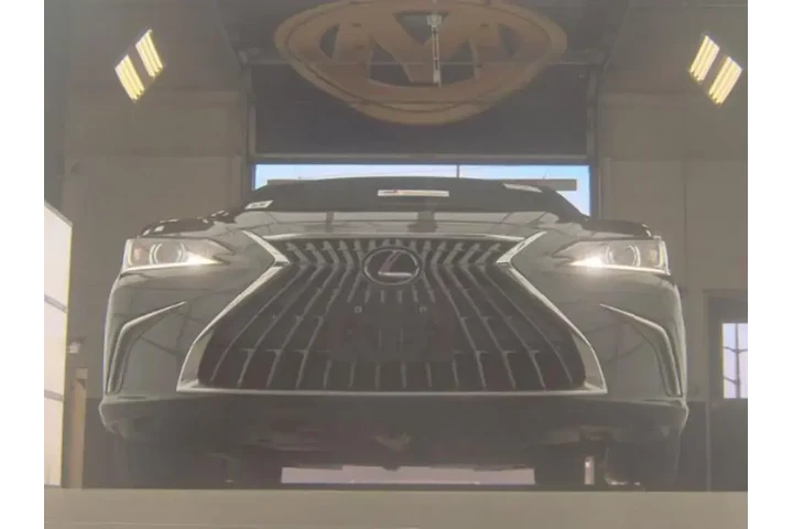 $32493 : Lexus ES 350 2023 4dr Sedan image 3