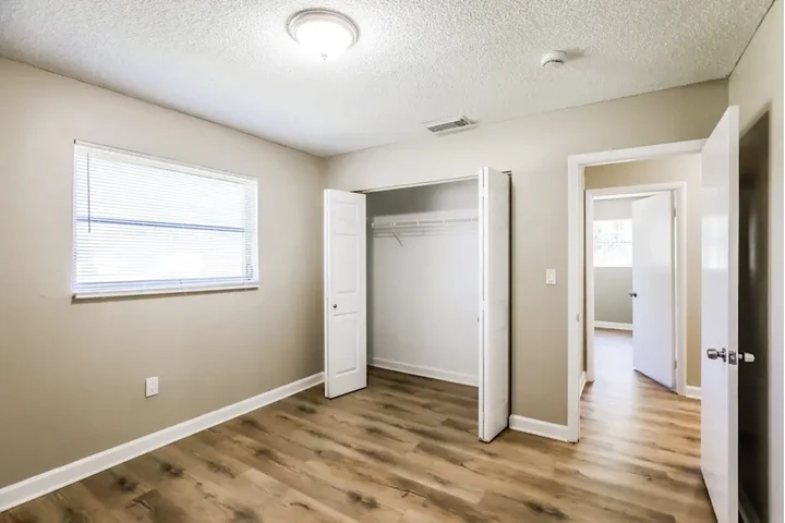 $2500 : 3 beds and 2 bath house image 8