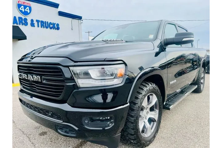 $29995 : 2019 RAM 1500 Laramie Crew Ca image 3