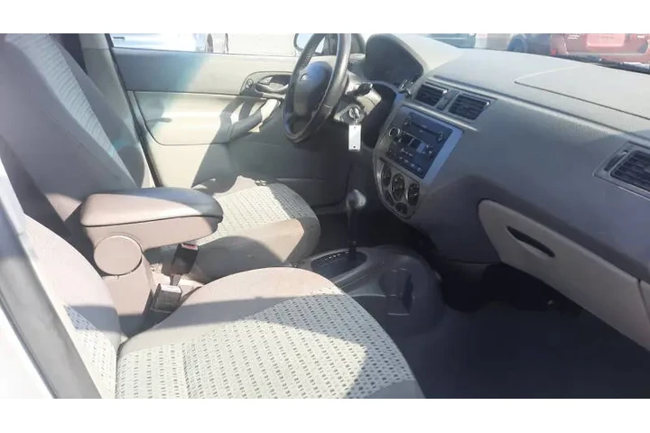 $2995 : 2005 Focus image 7