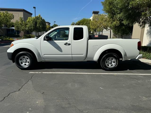 2019 Frontier 2WD King Cab I4 image 3