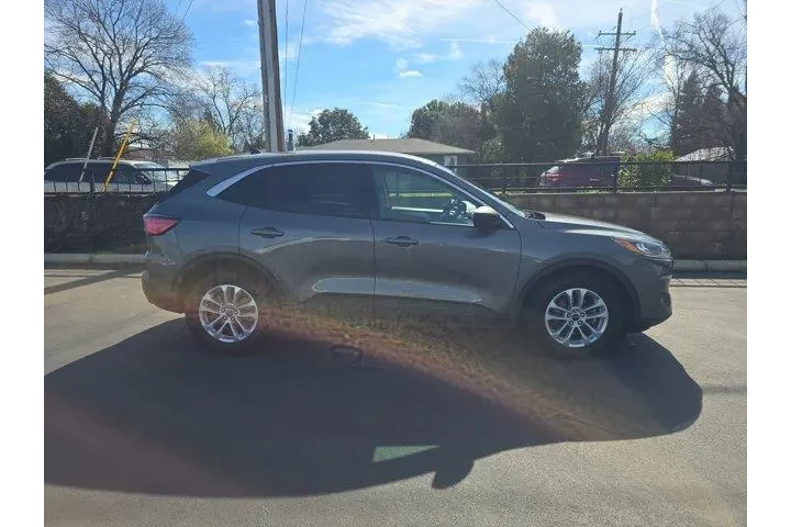 $14995 : Ford Escape 2022 SE 4dr SUV image 3