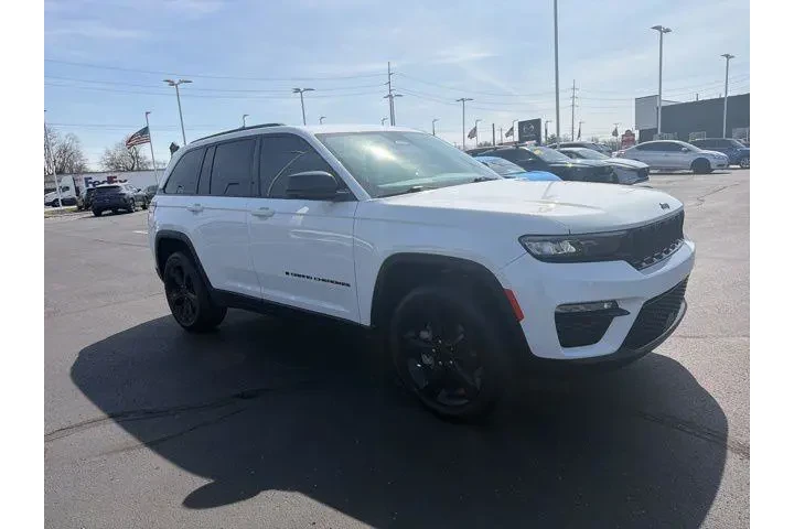 $31980 : Jeep Grand Cherokee 2023 4x4 image 1