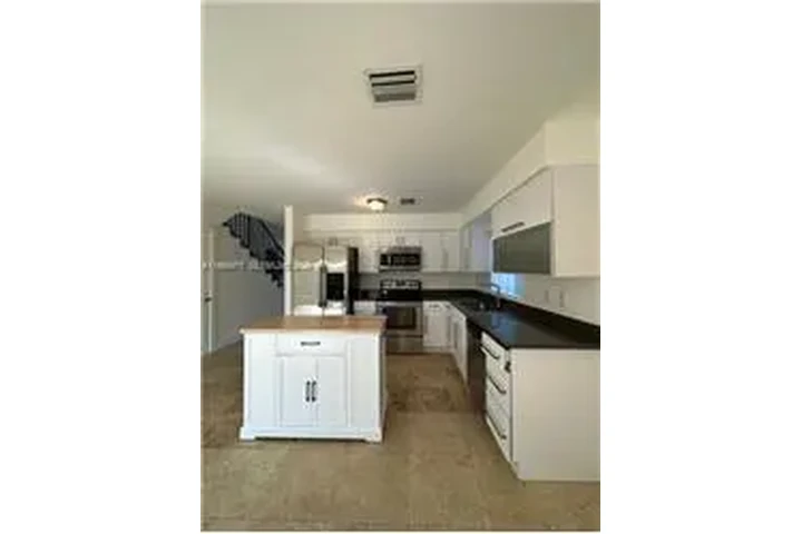$4500 : Rental property with 3 bedro image 9