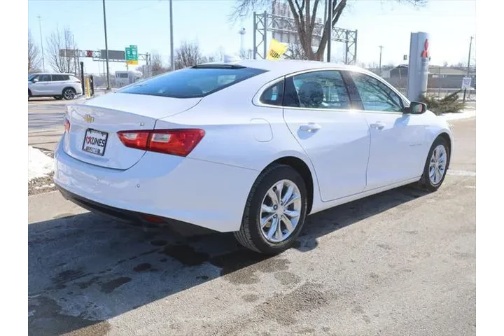 $18677 : Chevrolet Malibu 2024 LT 4dr image 8