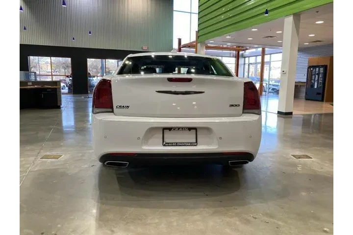 $23129 : Chrysler 300 2022 Touring L image 6