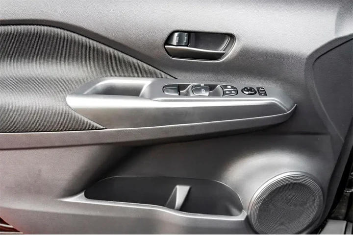 $21599 : Nissan Kicks Play 2025 S 4dr image 10