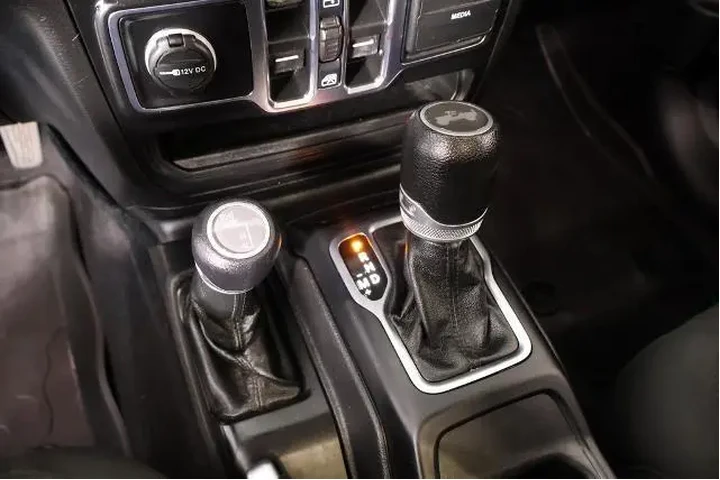 $25937 : Jeep Wrangler Unlimited 2021 image 8