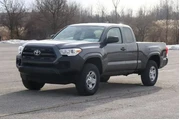 $20950 : Toyota Tacoma 2017 4x4 SR5 4 thumbnail