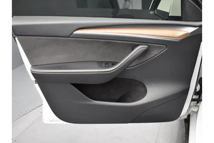 $22526 : Tesla Model Y 2023 AWD 4dr C image 10