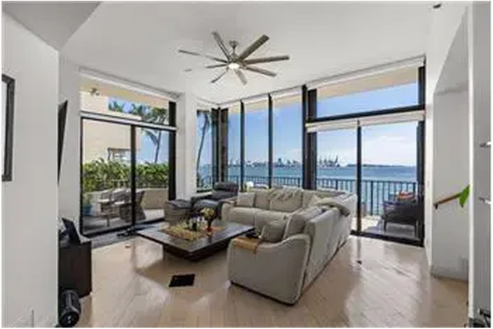 $14000 : Rental property with 2 bedro image 6