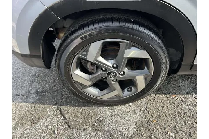 $17995 : Hyundai VENUE 2022 SEL 4dr C image 7