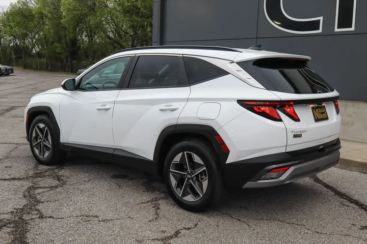 $22988 : 2025 Tucson SEL FWD image 6