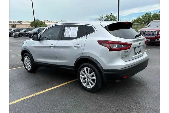 $16999 : Nissan Rogue Sport 2022 S 4d image 3