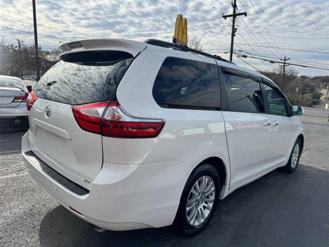 $22095 : 2017 Sienna XLE 8-Passenger image 10