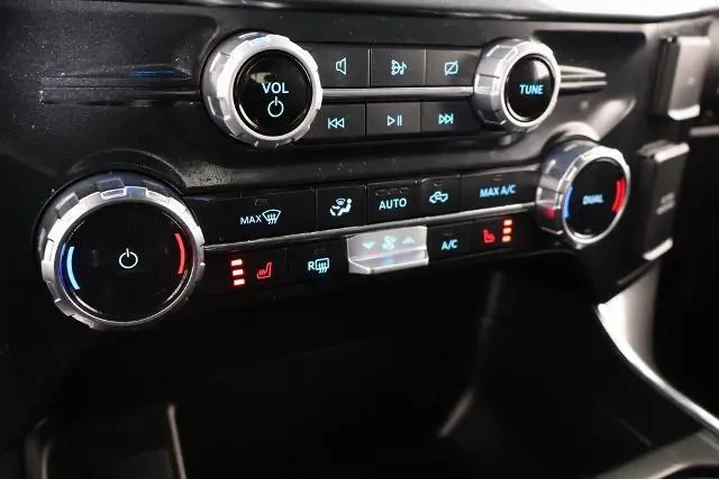 $39526 : Ford F-150 2023 4x4 XLT 4dr image 8