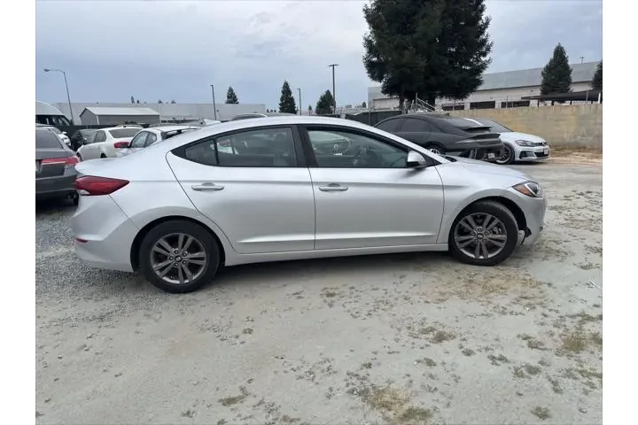 $9999 : Hyundai ELANTRA 2017 SE 4dr image 4