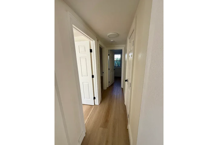 $2800 : 433 W Century Blvd. LA, CA image 4