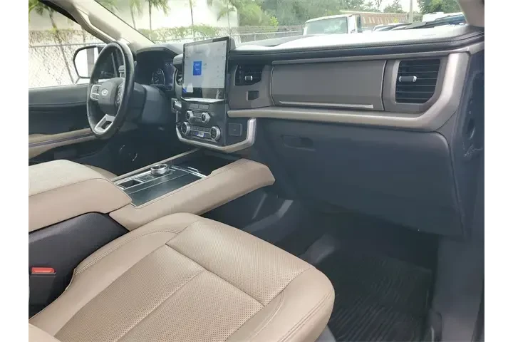 $38990 : Ford Expedition 2022 4x2 XLT image 9