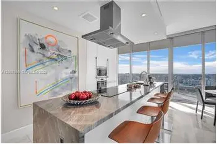 $9500 : Rental property with 2 bedro image 9