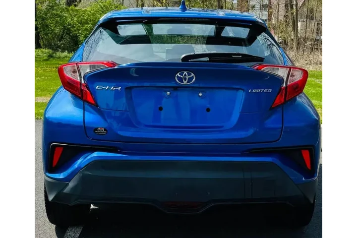 $20500 : 2019 C-HR XLE image 3