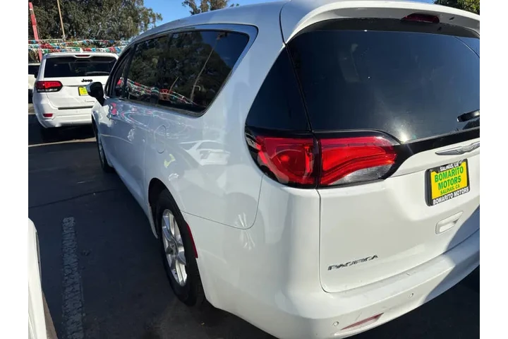 $13999 : 2017 Pacifica Touring image 5