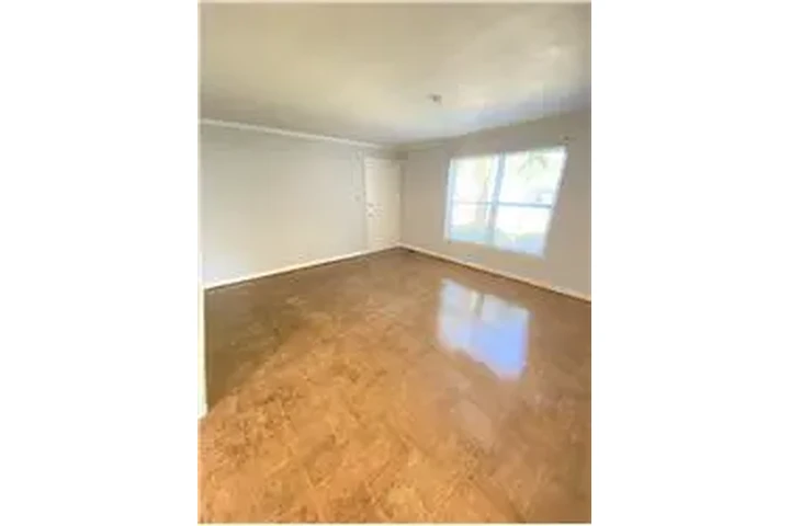 $1600 : Rental property with 3 bedro image 2