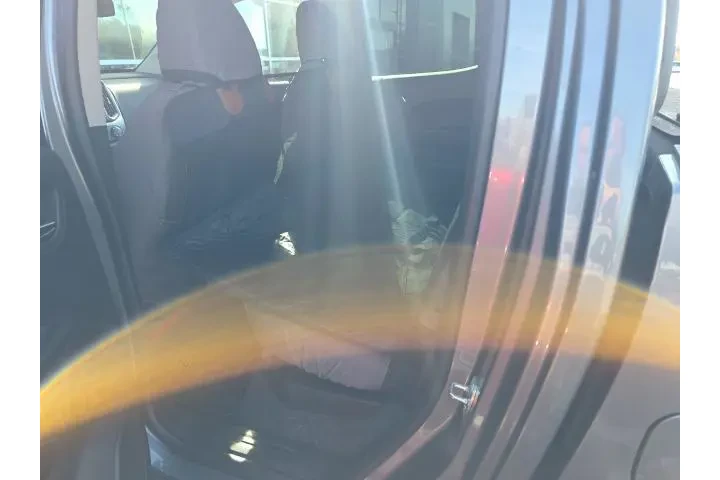 $29599 : Chevrolet Colorado 2021 4x4 image 2