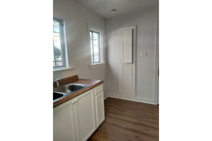 $1300 : Rento estudio-Huntington Park image 7