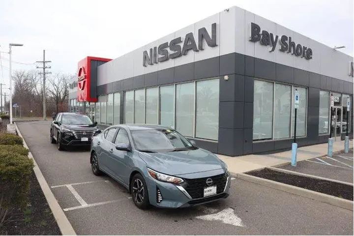 $18978 : Nissan Sentra 2025 SV 4dr Se image 2