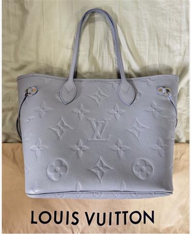 $850 : Louis Vuitton Neverfull MM Blu image 1